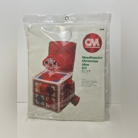 Lot of 2 Columbia Minerva Needlepoint Plastic Canvas Kits 8338 & 8331 VTG 1980 - Picture 2 of 14